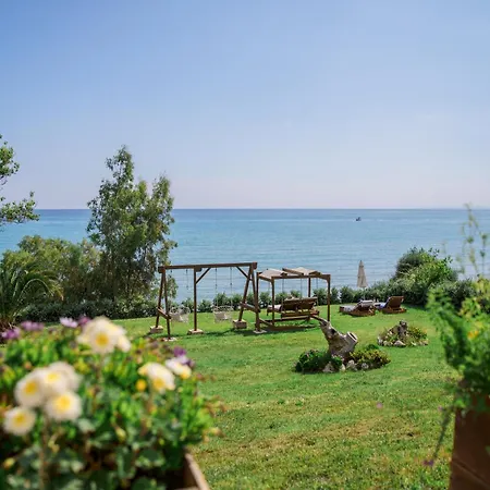 Angelina Villa Alikész