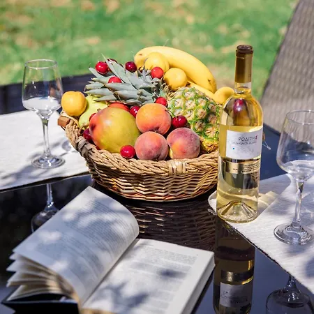 Angelina Villa Alikész